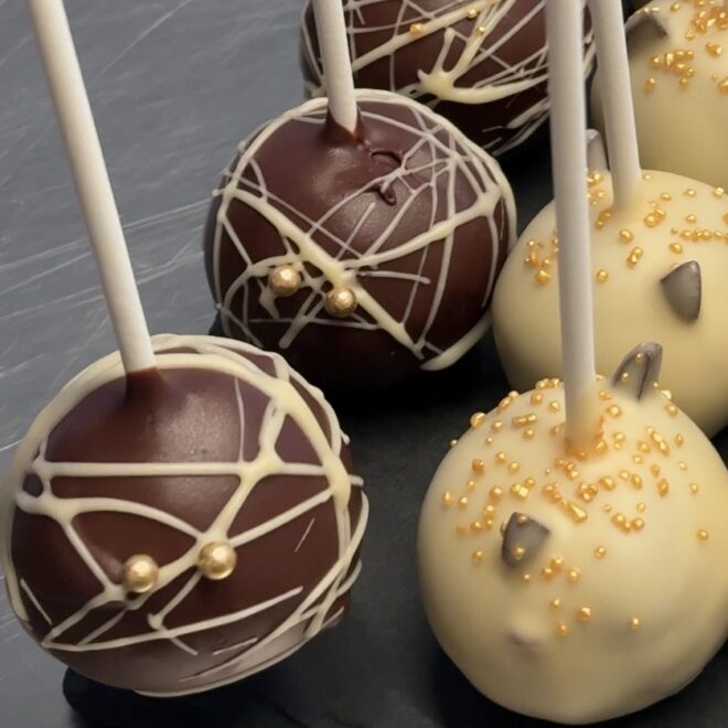 Mumie cake pops bílé